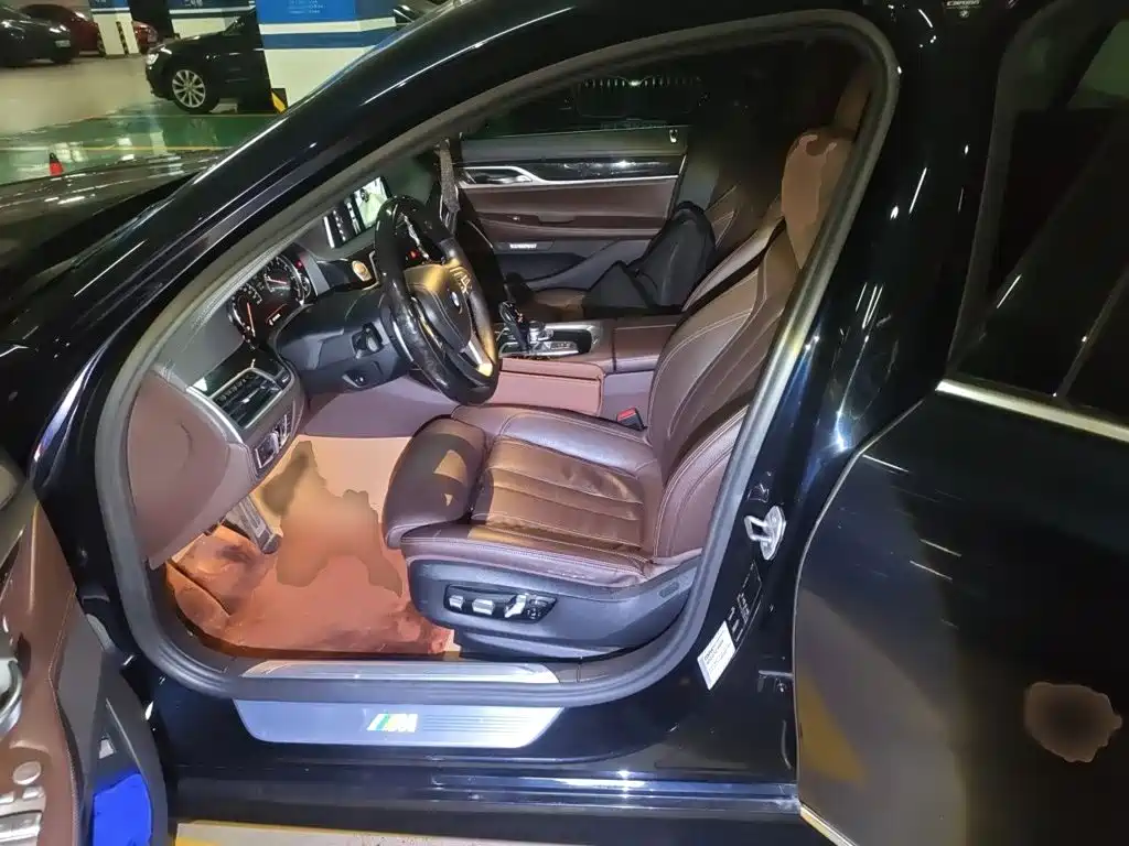 BMW 7 Series — миниатюра 8