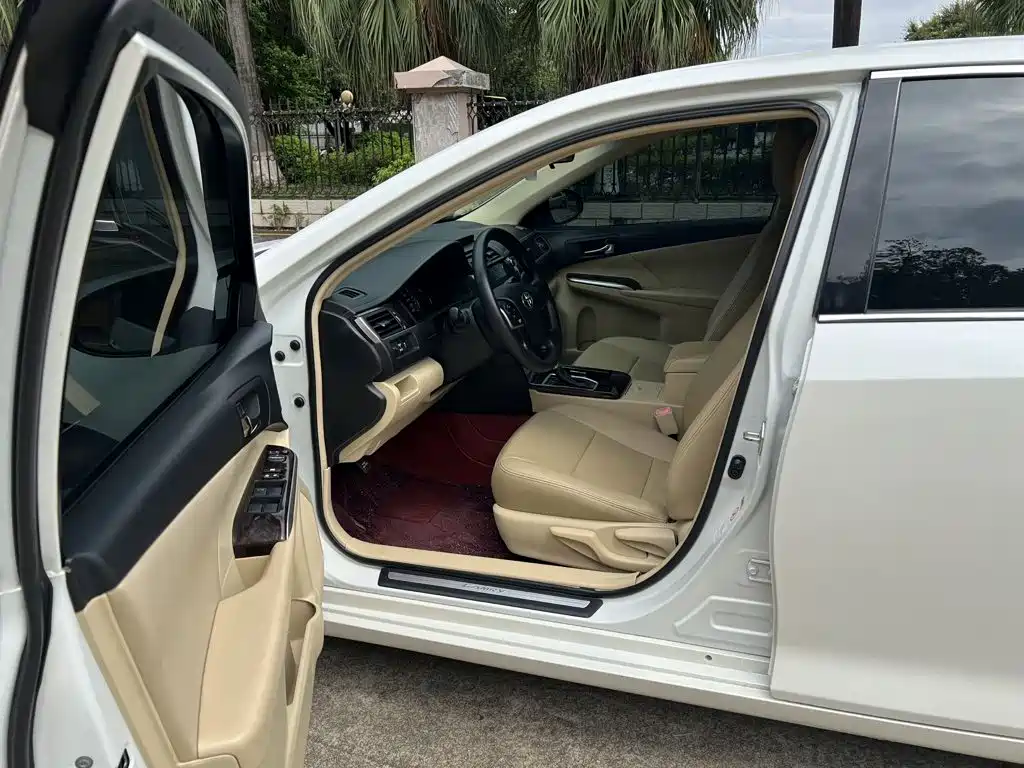 Toyota Camry — миниатюра 4