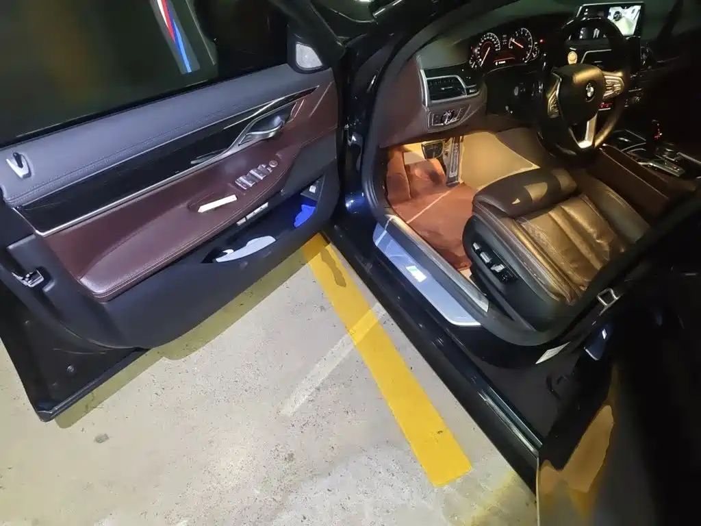 BMW 7 Series — миниатюра 14