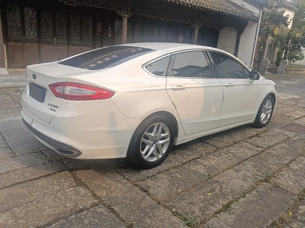 Ford Mondeo — миниатюра 6