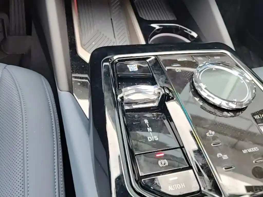 BMW 5 Series — миниатюра 14
