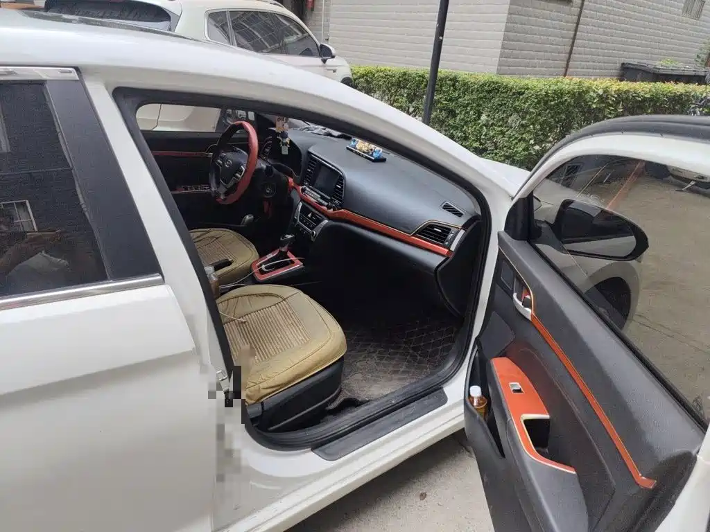 Hyundai Elantra — миниатюра 18
