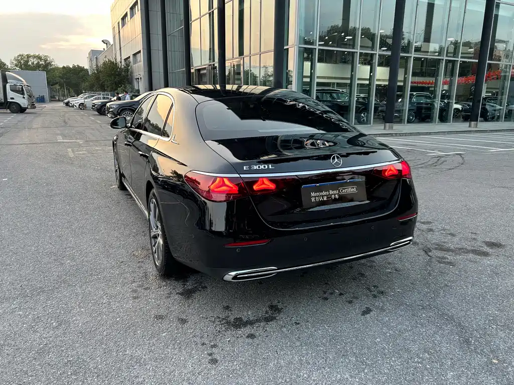 Mercedes-Benz E-Class — миниатюра 7