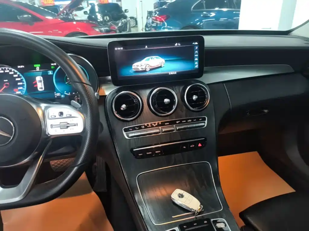 Mercedes-Benz C-Class — миниатюра 13