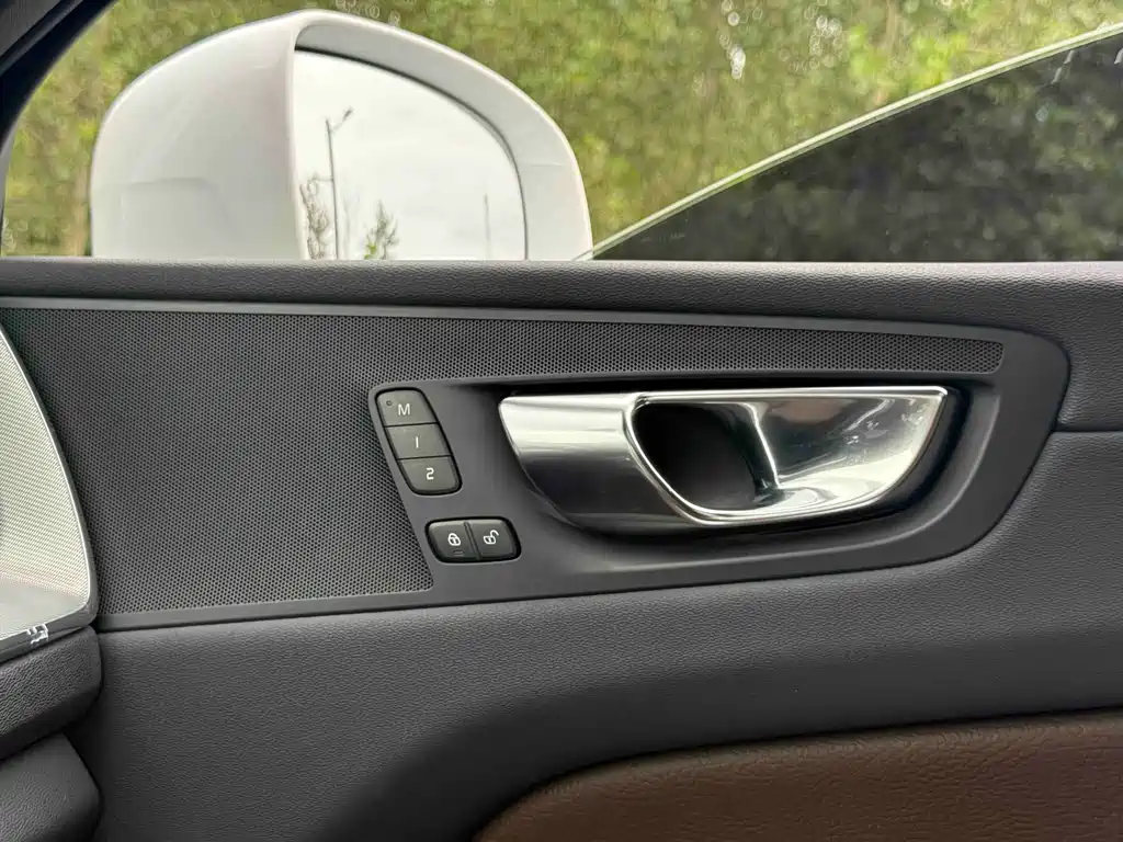 Volvo XC60 — миниатюра 11