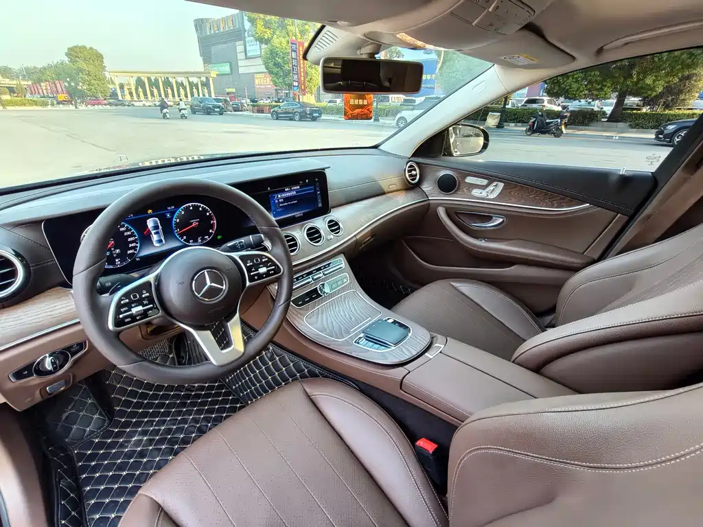Mercedes-Benz E-Class — миниатюра 15