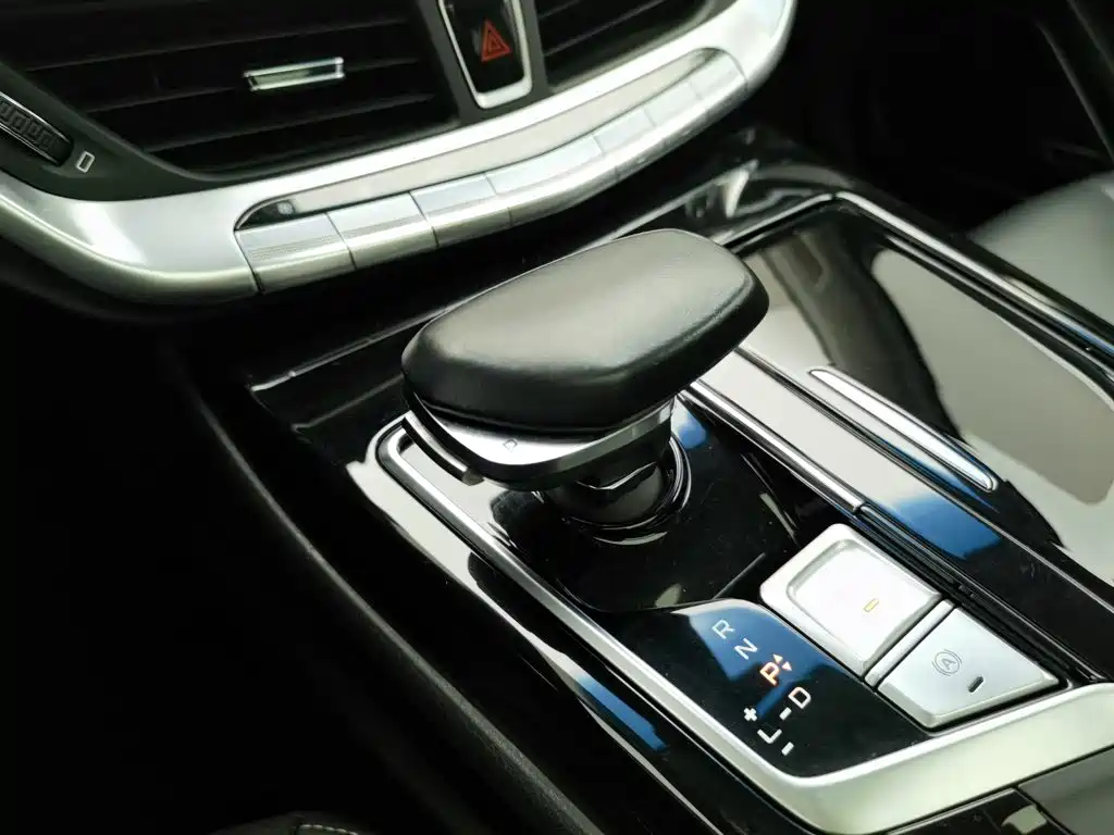 Geely Borui Hybrid — миниатюра 13