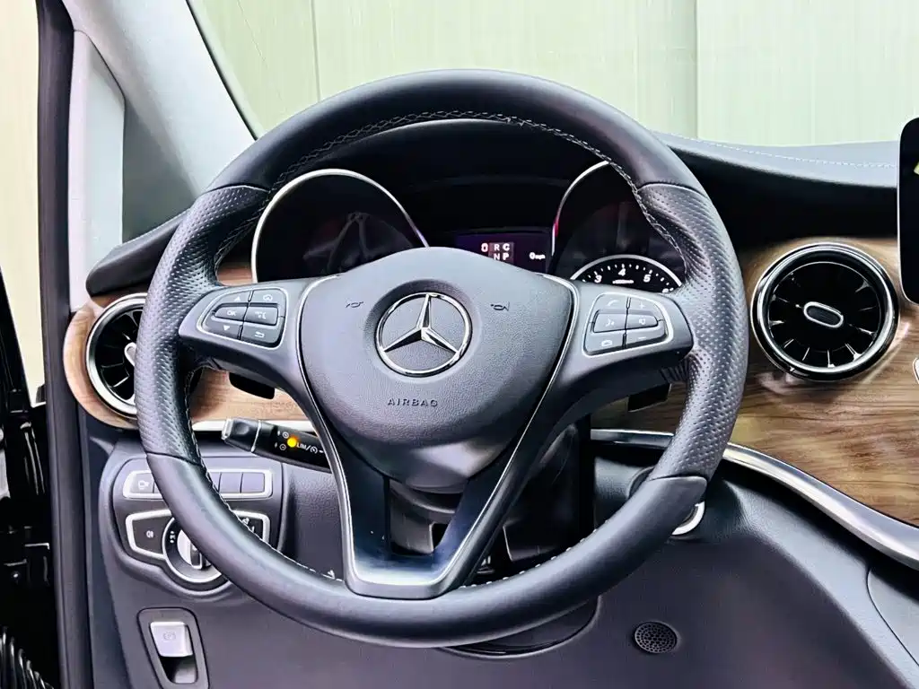 Mercedes-Benz V-Class — миниатюра 10