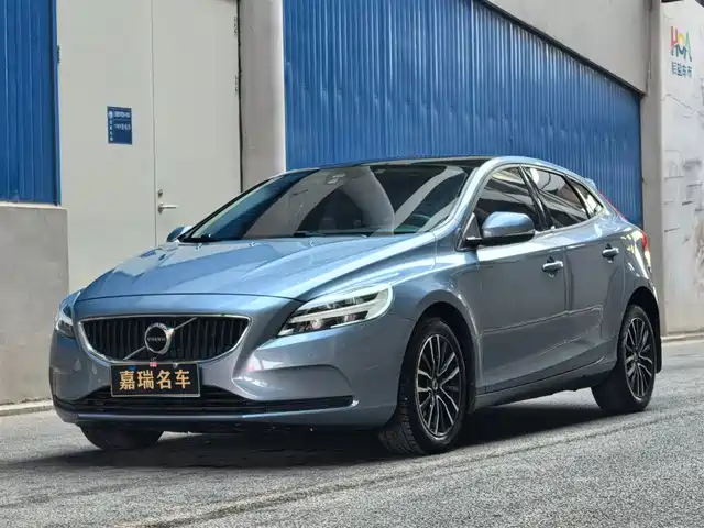 volvo v40