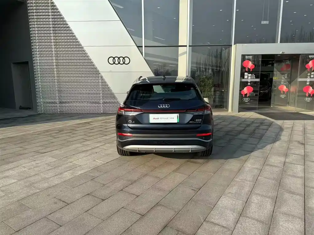 AUDI Q4 E TRON