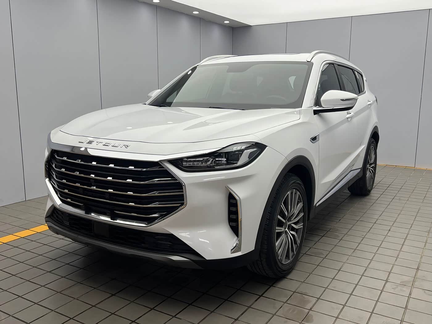 Jetour Jetour X70 PLUS 1.5 л 2023 г. Белый, пробег 29000 км