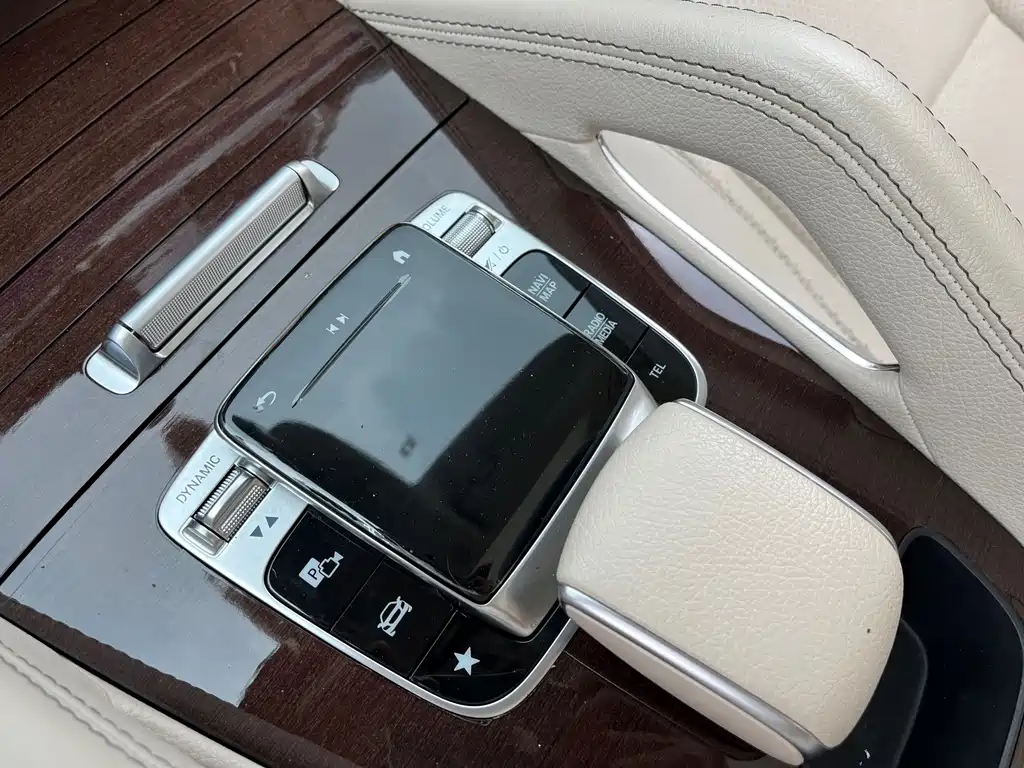 Mercedes-Benz GLE (Import) — миниатюра 16