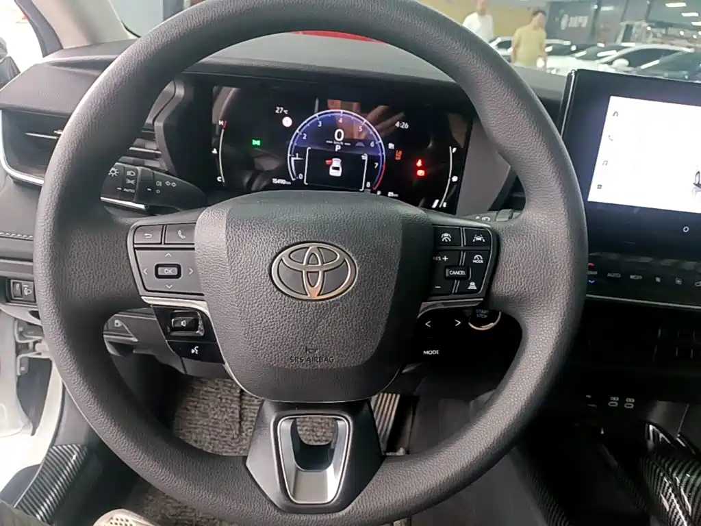 Toyota Camry — миниатюра 11