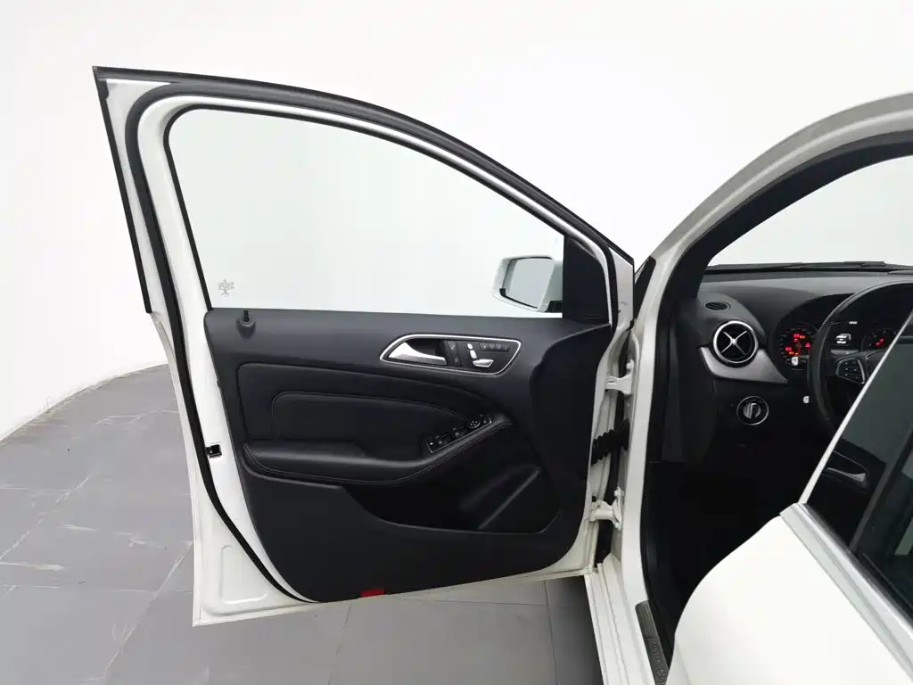 Mercedes-Benz B-Class — миниатюра 8