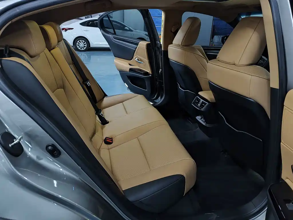 Lexus ES — миниатюра 13