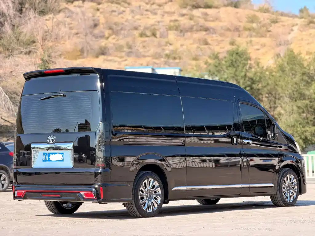 Toyota Hiace — миниатюра 4