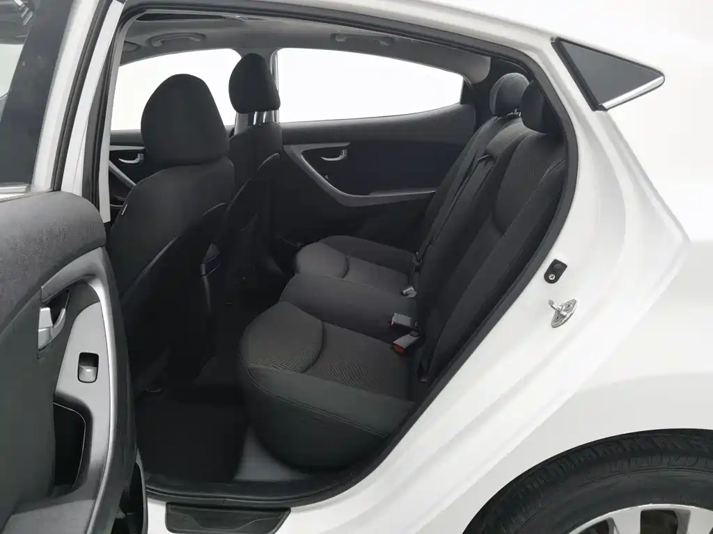 Hyundai Elantra Langdong — миниатюра 15