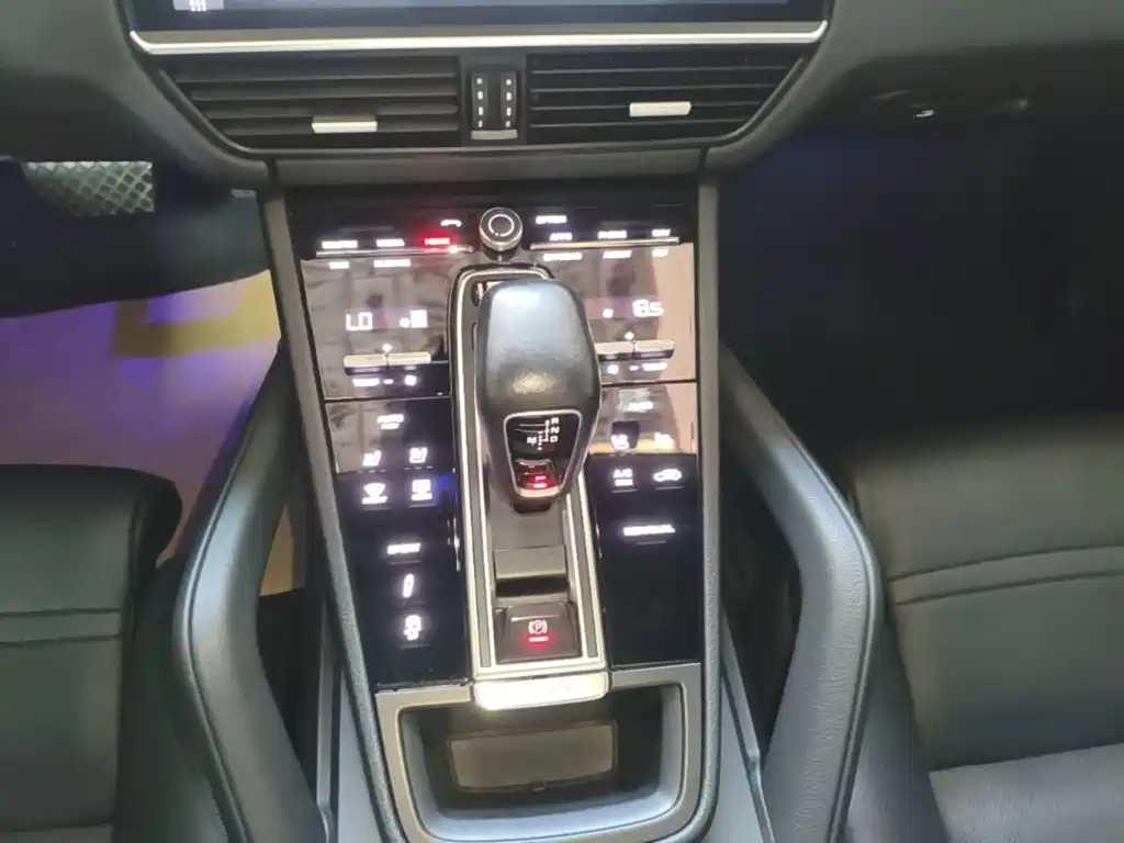 Porsche Cayenne — миниатюра 14