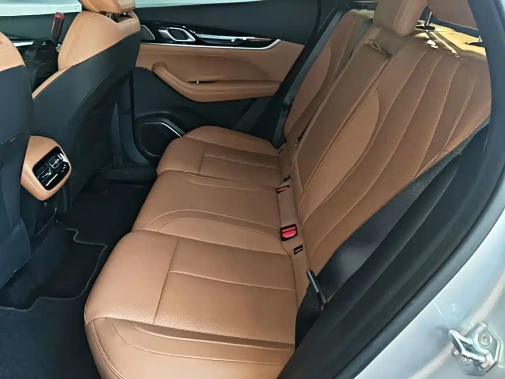 Geely Boyue L — миниатюра 17