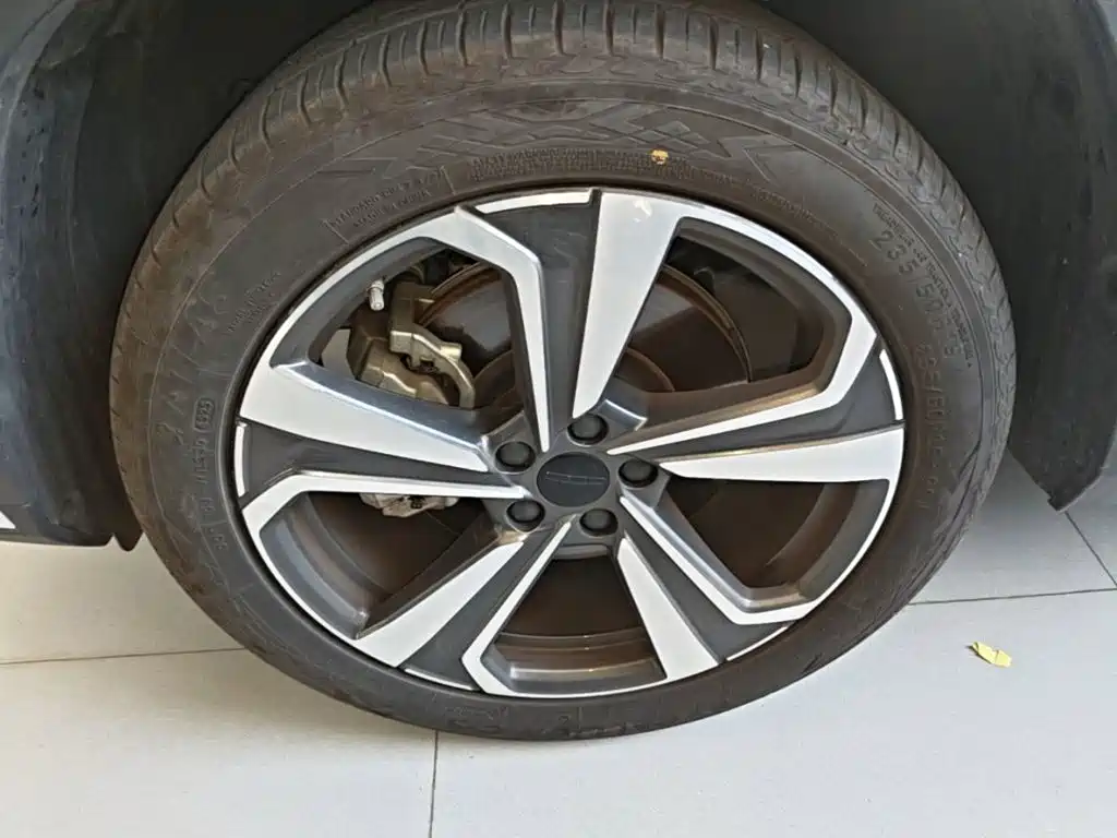 Geely Boyue L — миниатюра 23