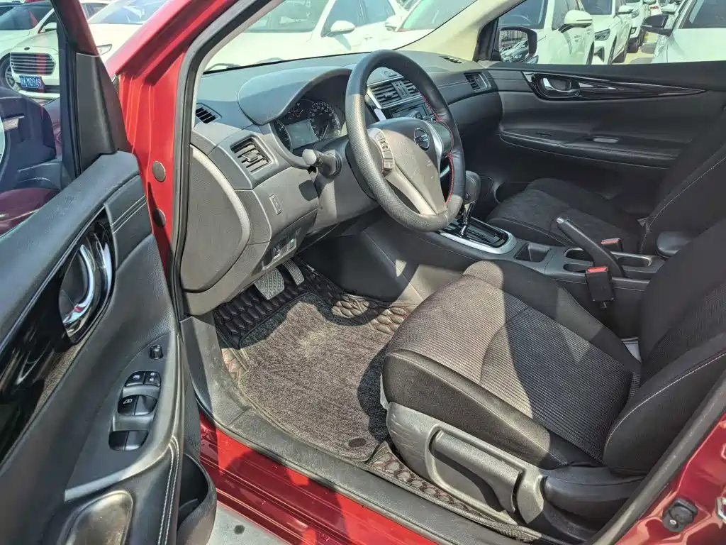 Nissan Tiida — миниатюра 9