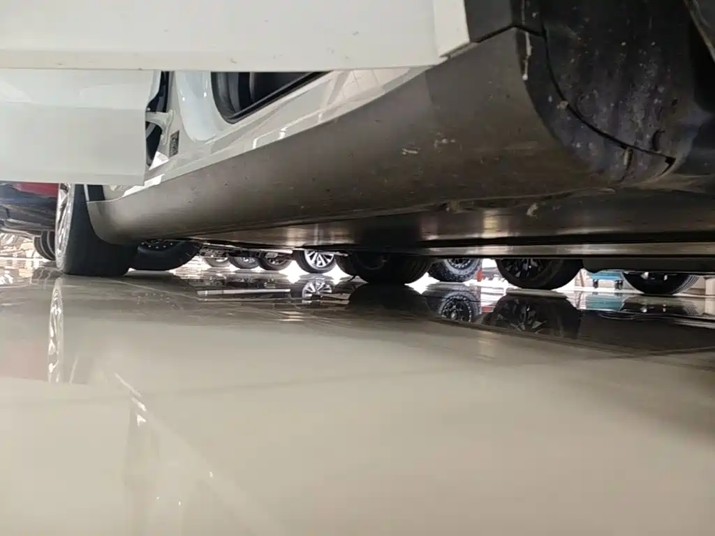 Tesla Model Y — миниатюра 21