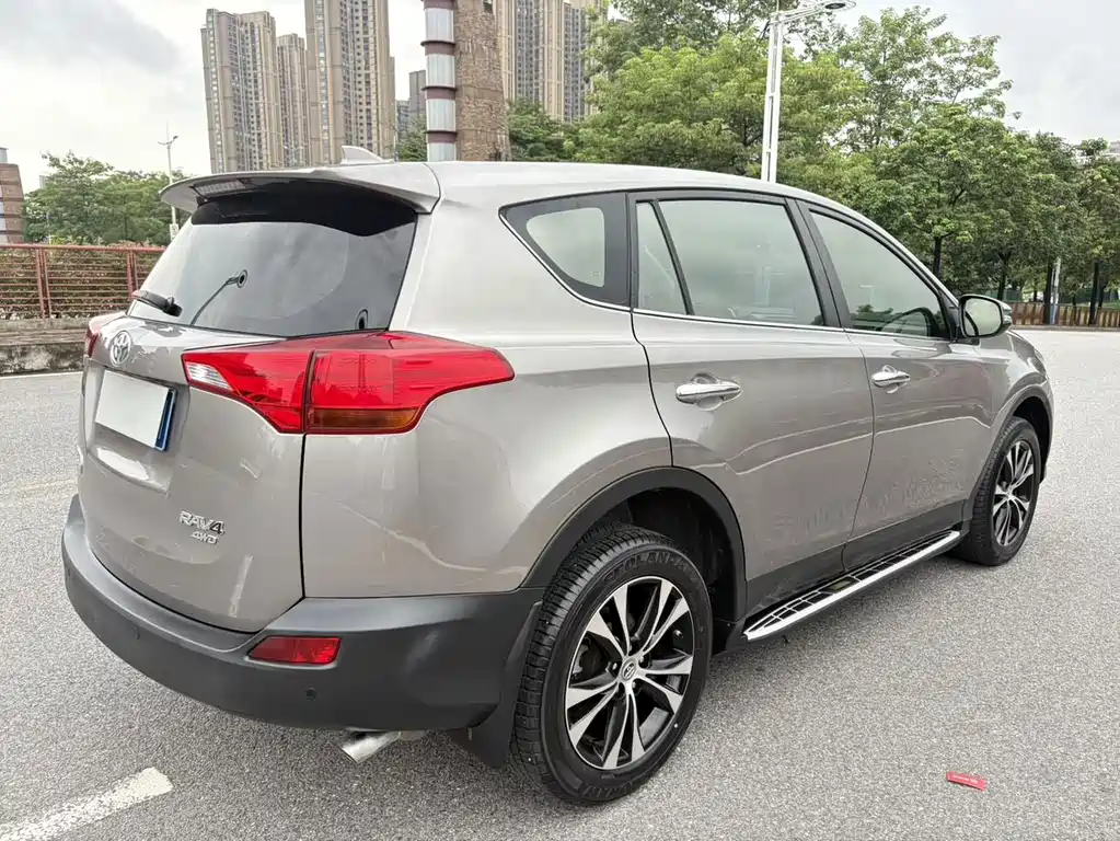 Toyota RAV4 — миниатюра 4