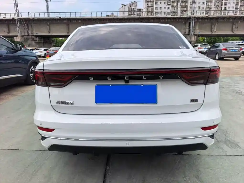 Geely Emgrand — миниатюра 15