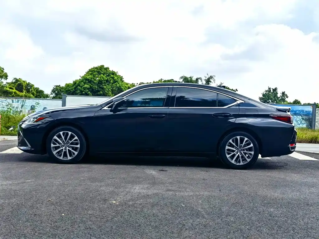 Lexus ES — миниатюра 4