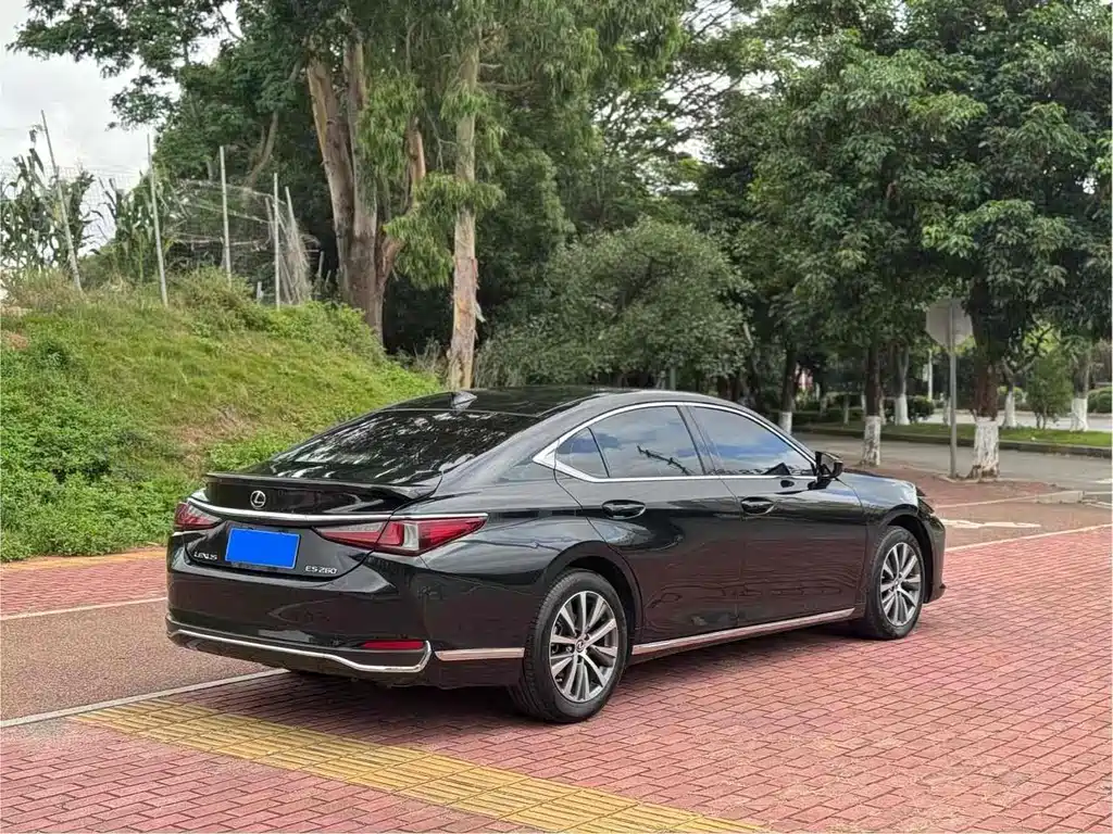 LEXUS ES