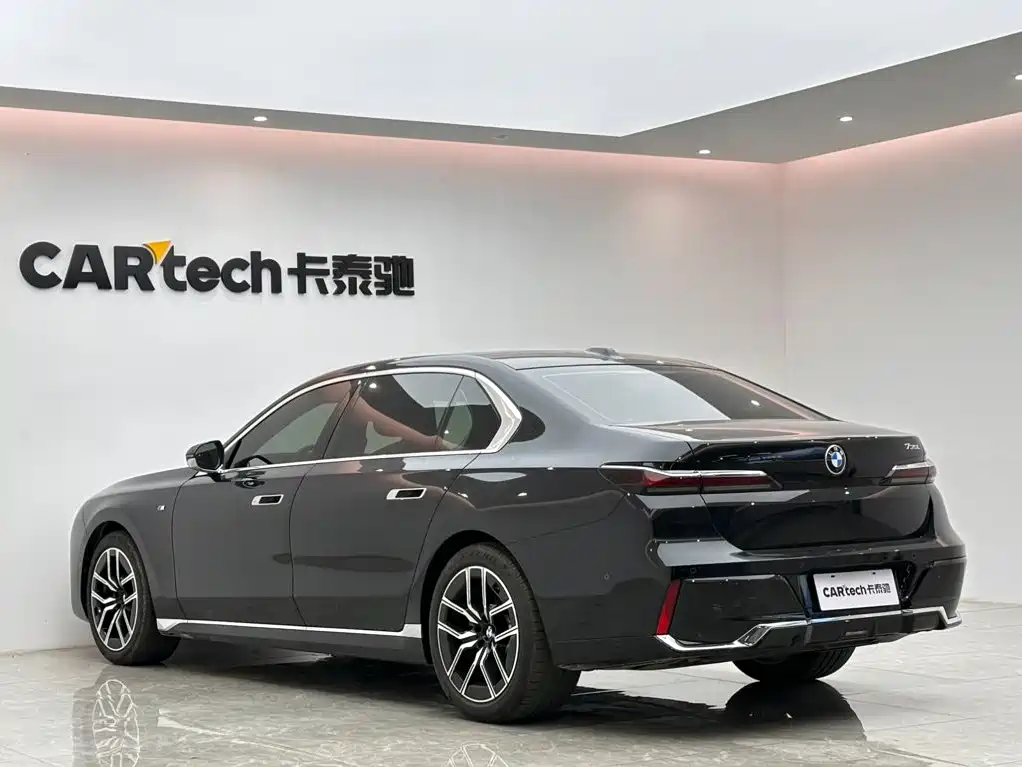 BMW 7 Series — миниатюра 3