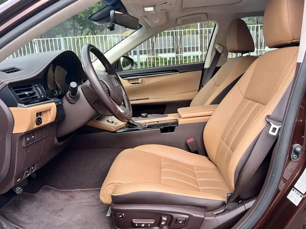 Lexus ES — миниатюра 7