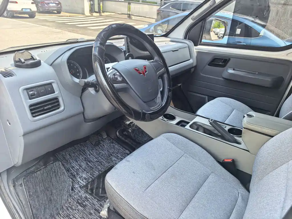 Wuling Yangguang — миниатюра 4