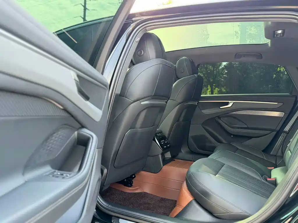 Audi A6L — миниатюра 6