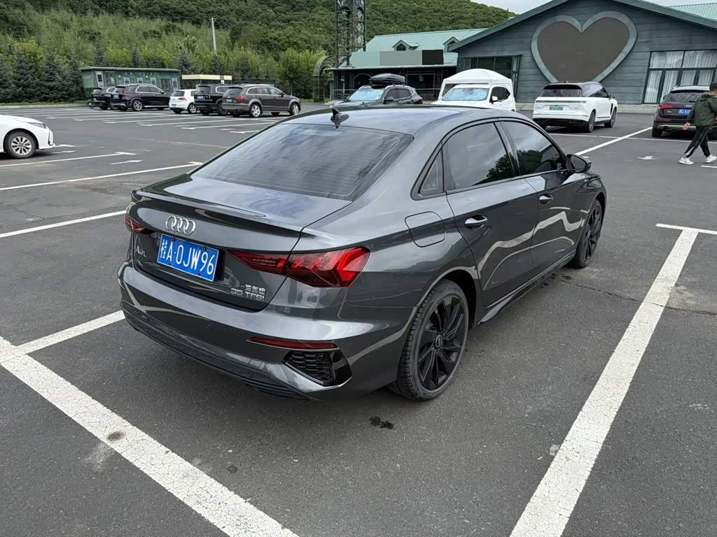 Audi A3 1.4 л 2022 г. Серебристо-серый, пробег 42000 км