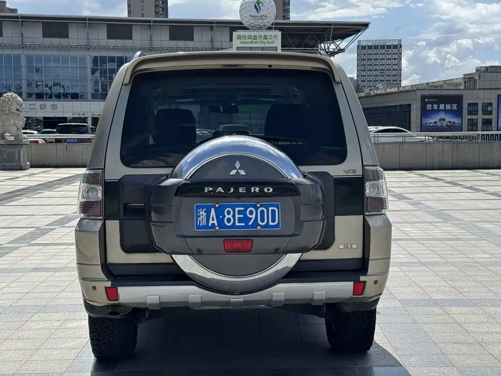 Mitsubishi Pajero (Import) — миниатюра 12