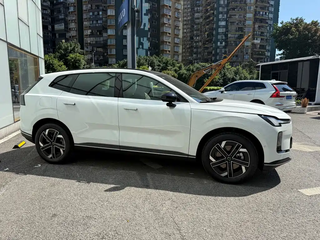 Volvo XC70 PHEV — миниатюра 4