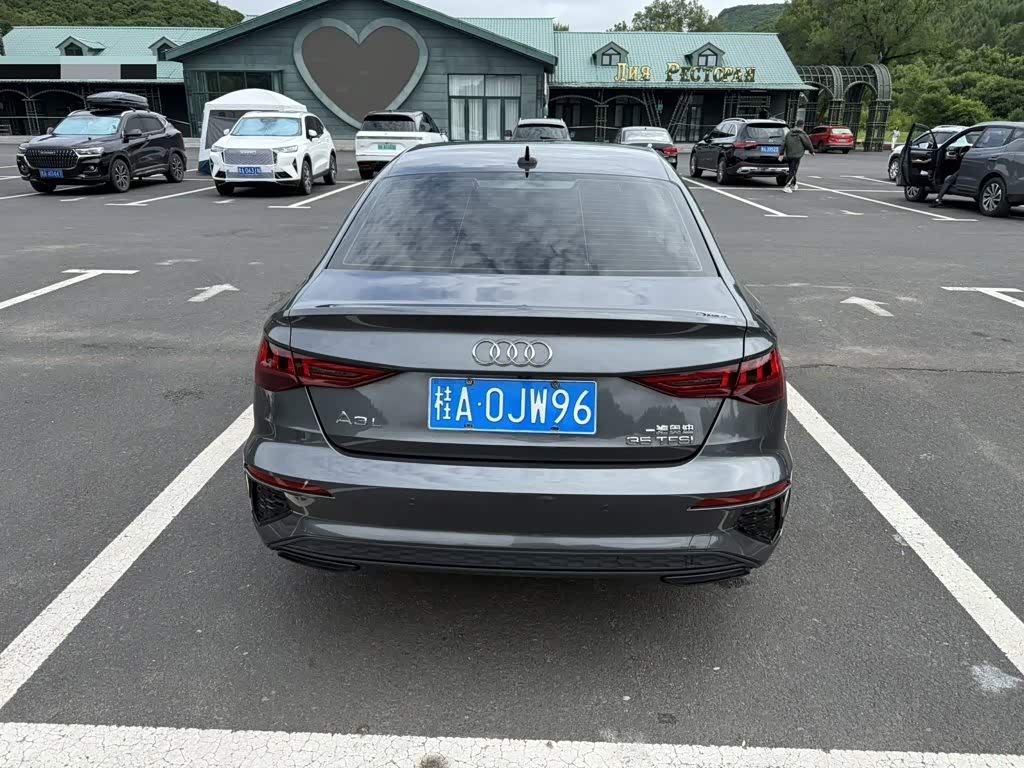 Audi A3 1.4 л 2022 г. Серебристо-серый, пробег 42000 км