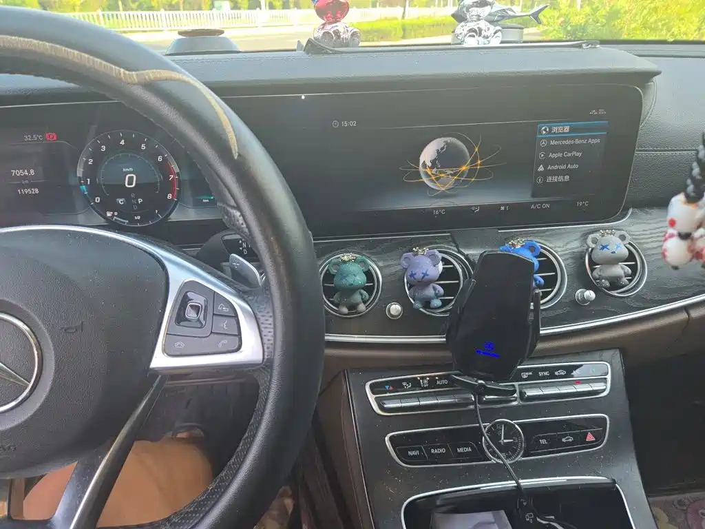 Mercedes-Benz E-Class — миниатюра 14