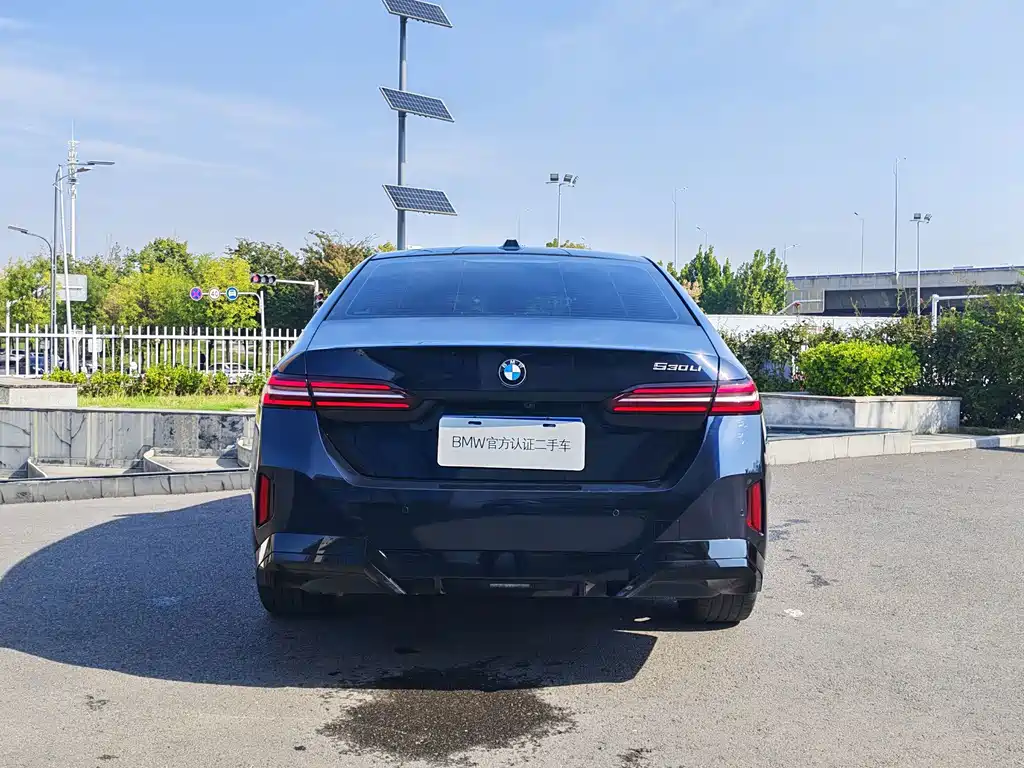 BMW 5 Series — миниатюра 6