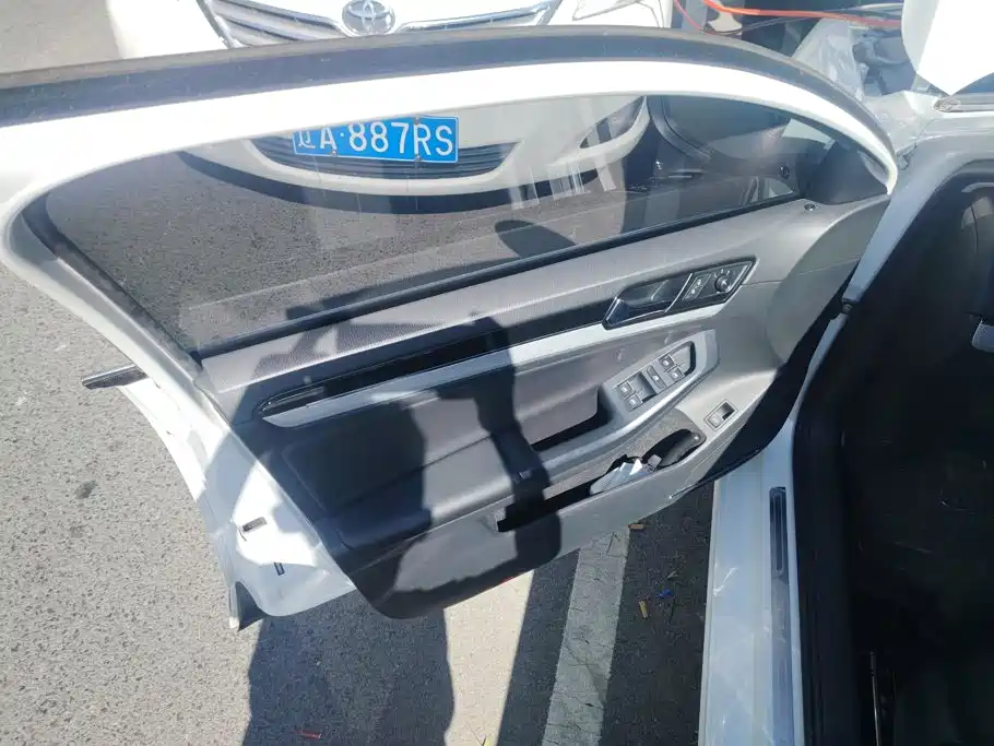 Volkswagen Sagitar — миниатюра 7