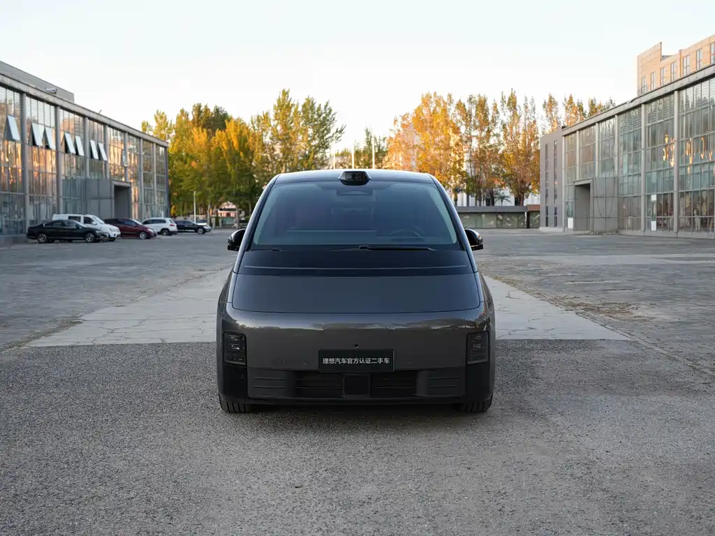Li Auto Li MEGA — миниатюра 2