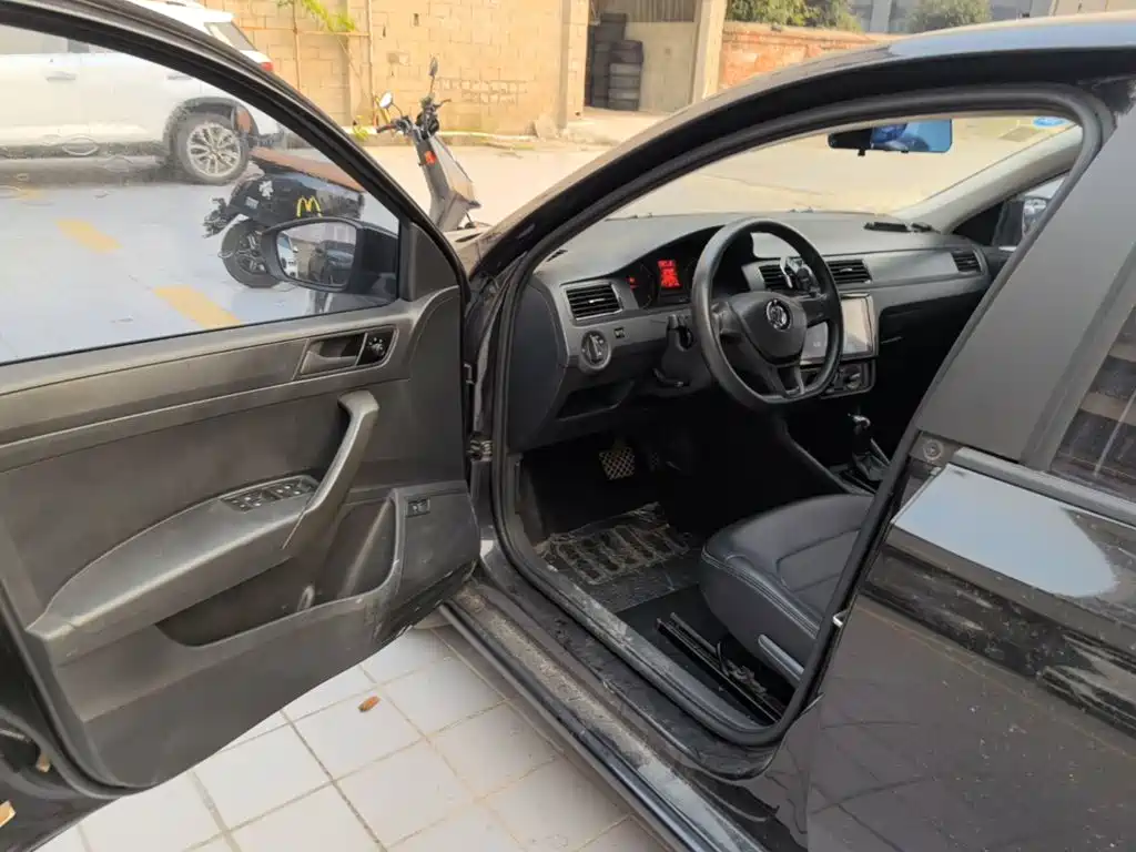 Volkswagen Santana — миниатюра 16