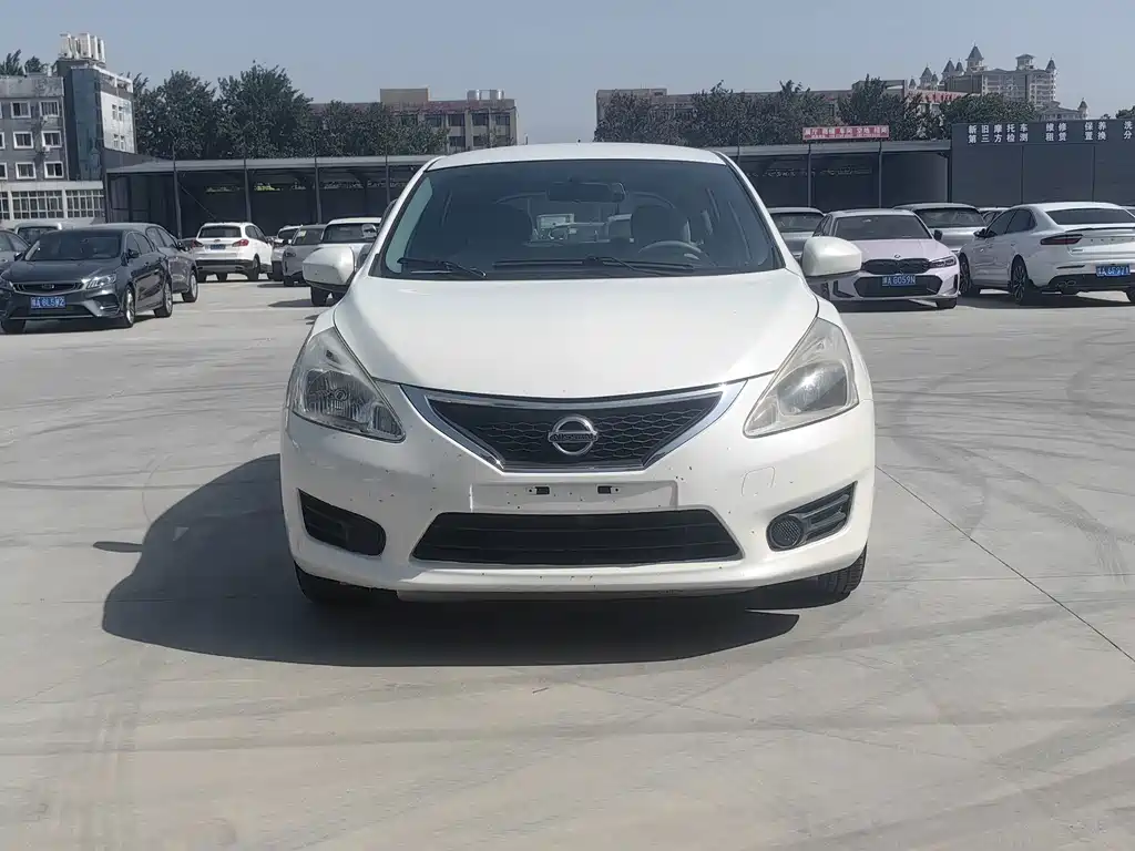 Nissan Tiida — миниатюра 2