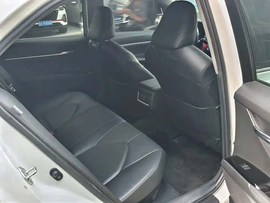 Toyota Camry — миниатюра 12