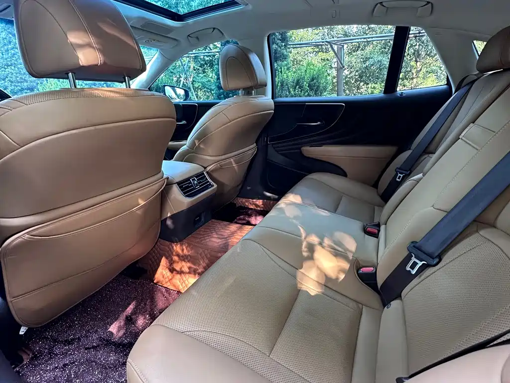 Lexus LS — миниатюра 5