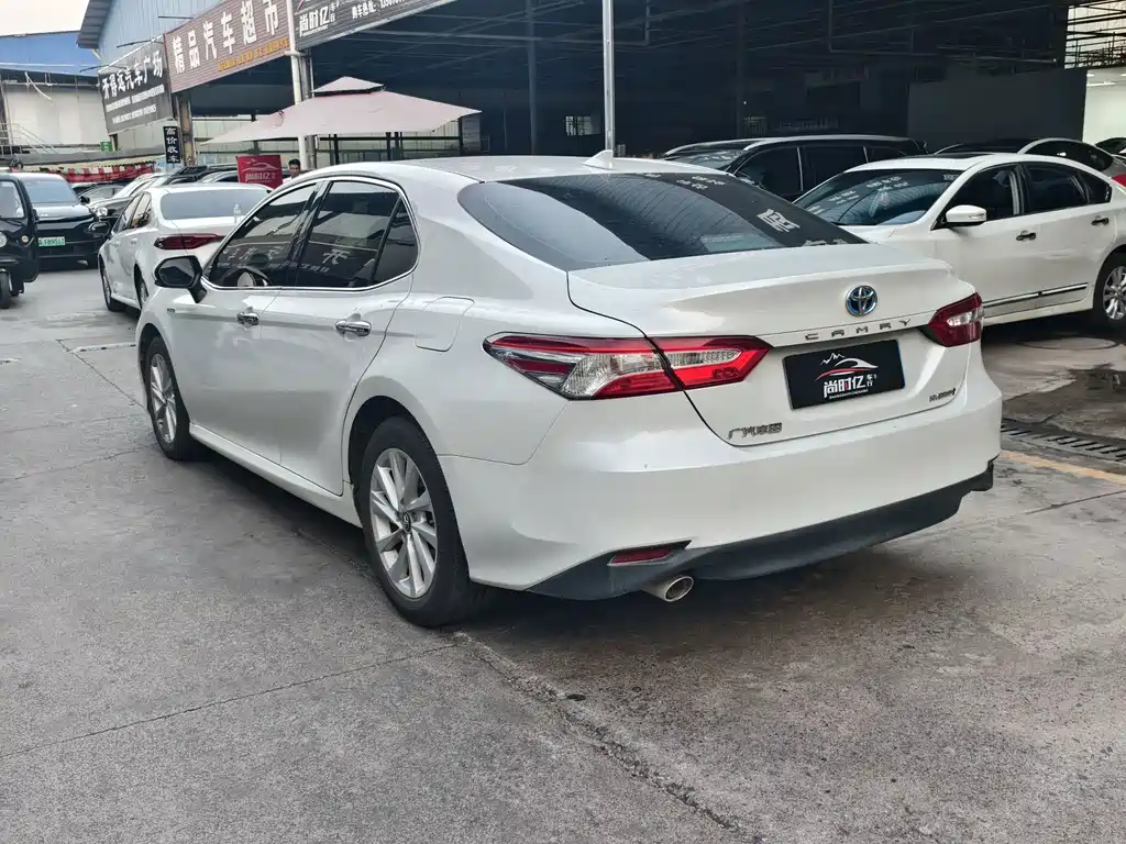 Toyota Camry — миниатюра 7