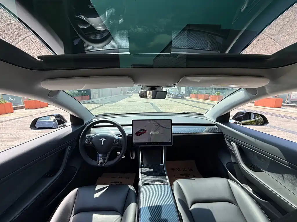 Tesla Model 3 — миниатюра 5