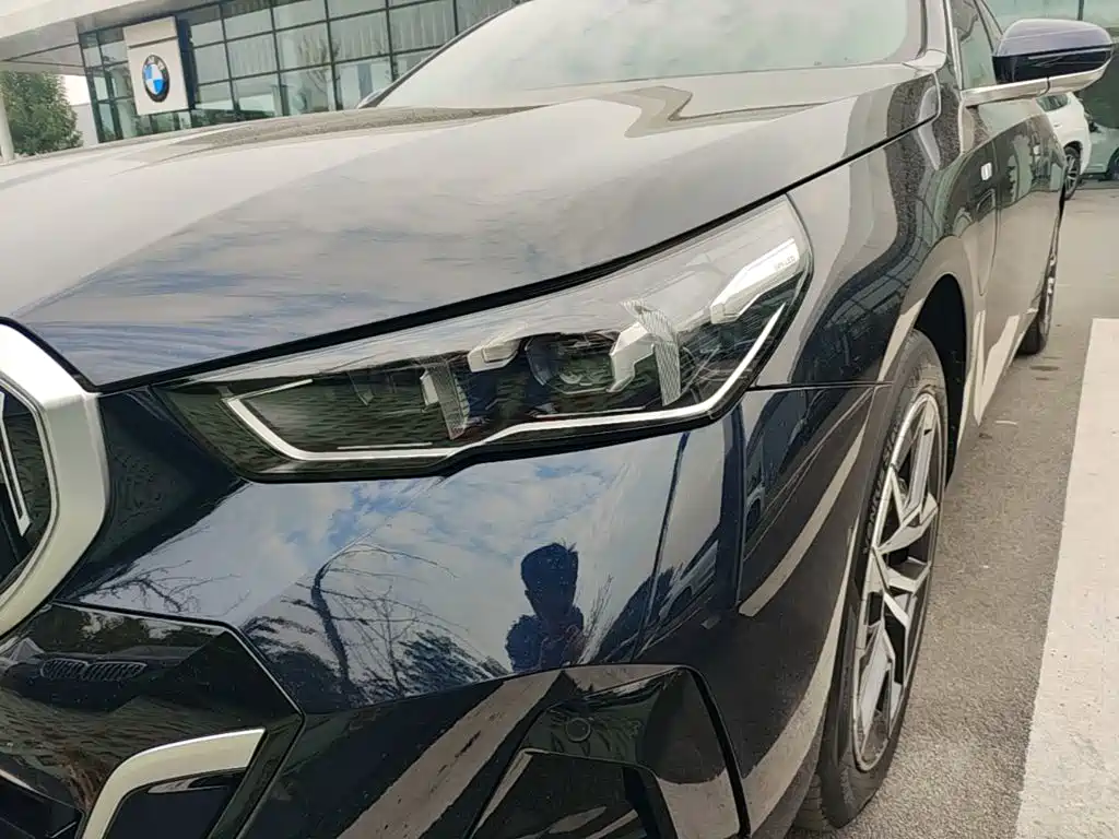 BMW i5 — миниатюра 24