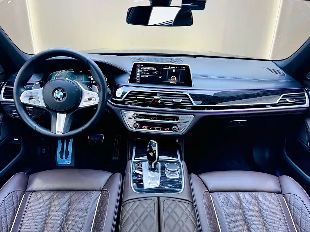 BMW 7 Series — миниатюра 11
